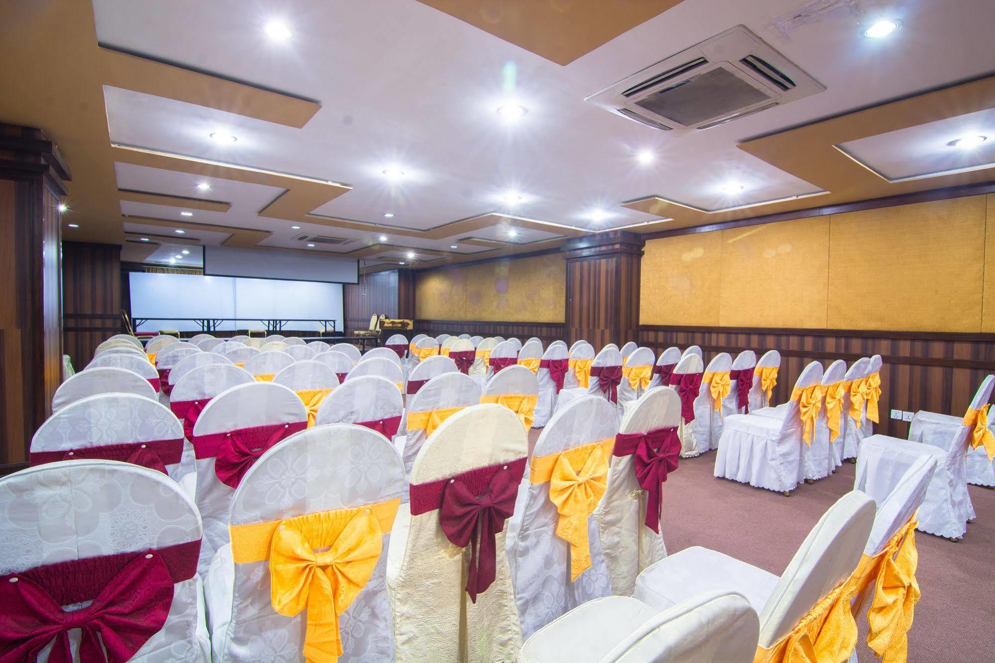The Amadablam Hotel Kathmandu Exterior foto